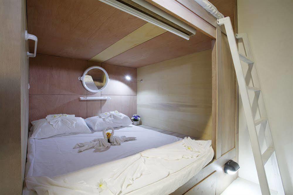 Capsule Hostel Patong Extérieur photo