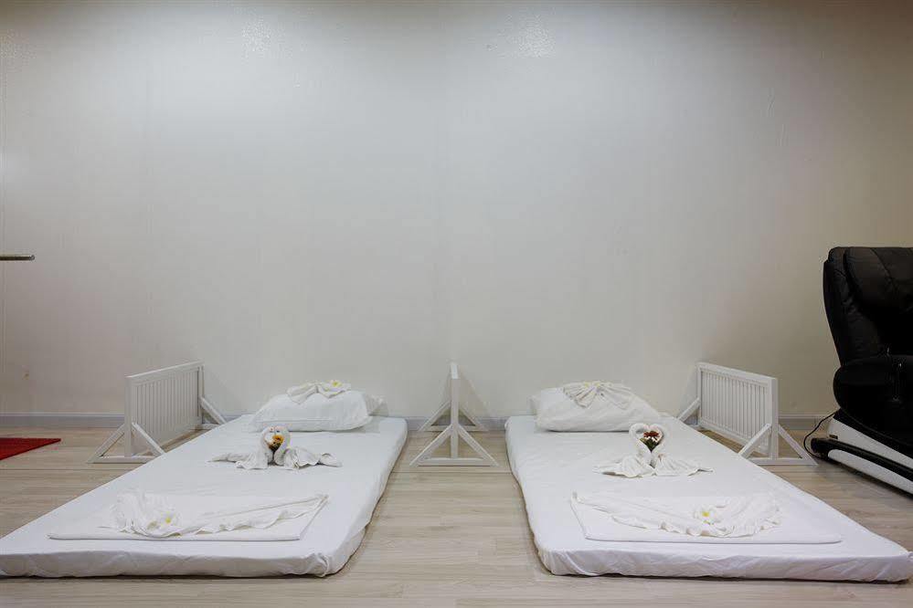 Capsule Hostel Patong Extérieur photo