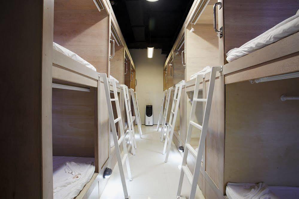 Capsule Hostel Patong Extérieur photo
