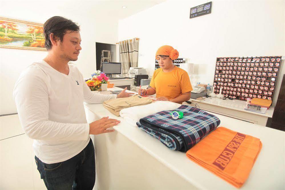 Capsule Hostel Patong Extérieur photo