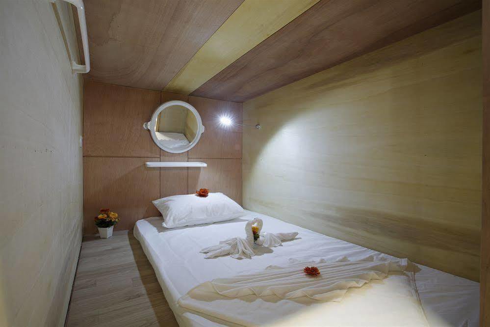 Capsule Hostel Patong Extérieur photo